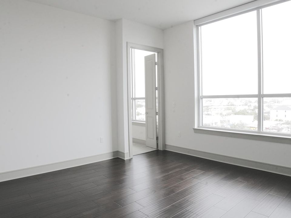 2nd image of 1305 Southmore Blvd