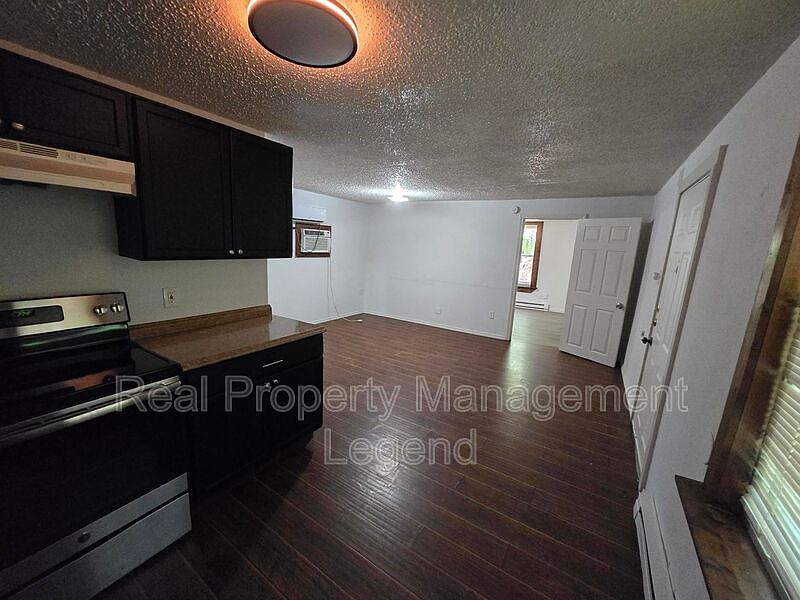 1st image of 933 Gillham Rd #935