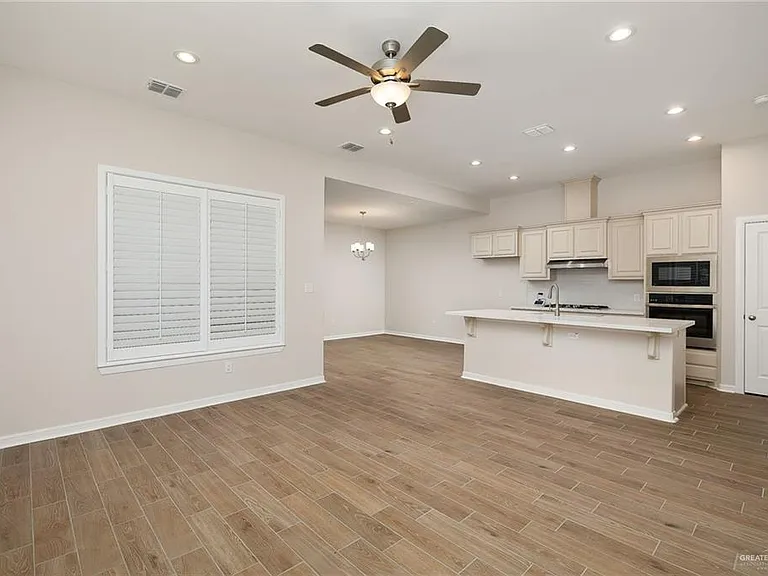 10333 N 15th St — Photo 5