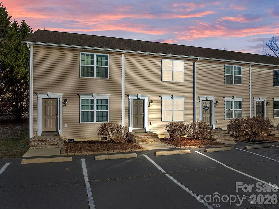 1st image of 2 Meadow Glen Ct