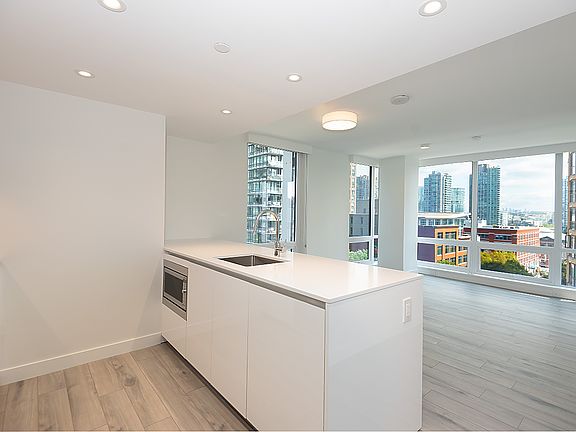 3rd image of 1107 Richards St #406