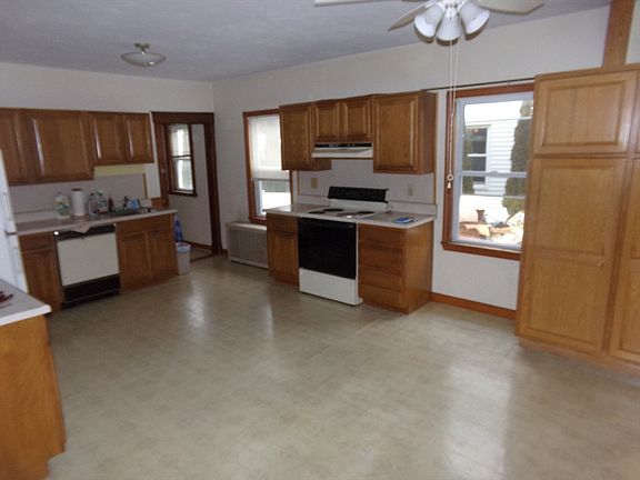 4th image of 26 Saint Joseph Ave