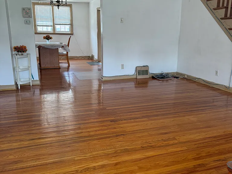 2126 Glenview St — Photo 2