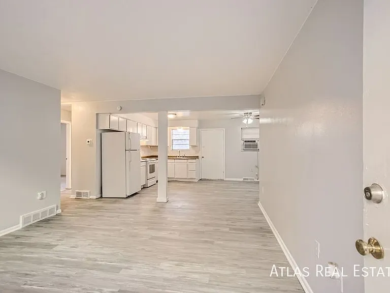 331 N Columbine St #D — Photo 2