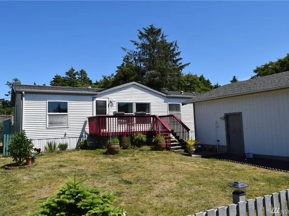 674 Copalis Ave NE, Ocean Shores, WA 98569