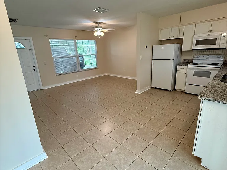 342 Briarwood Rd — Photo 5