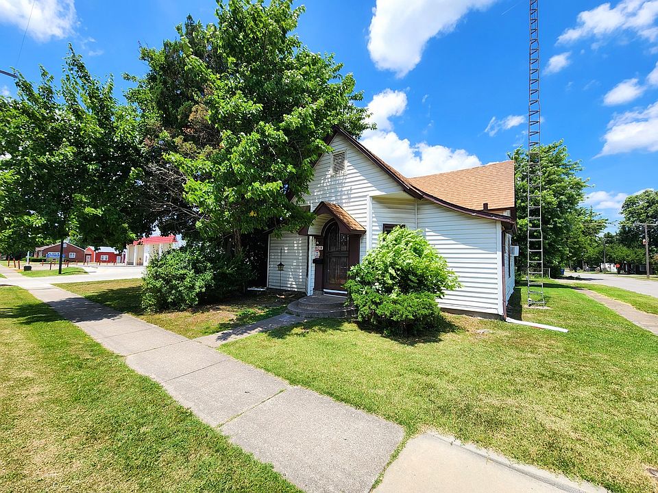 1st image of 909 E Main St