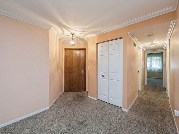 3rd image of 534 Banyon Ln APT B