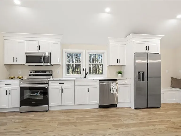 44 Dudley Rd — Photo 3