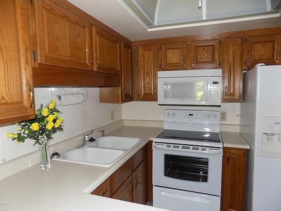 3rd image of 10330 W Thunderbird Blvd APT A325