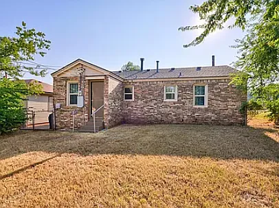 3105 N Lindsay Ave — Photo 2