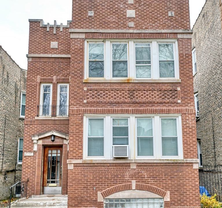 1st image of 5830 N Artesian Ave #2