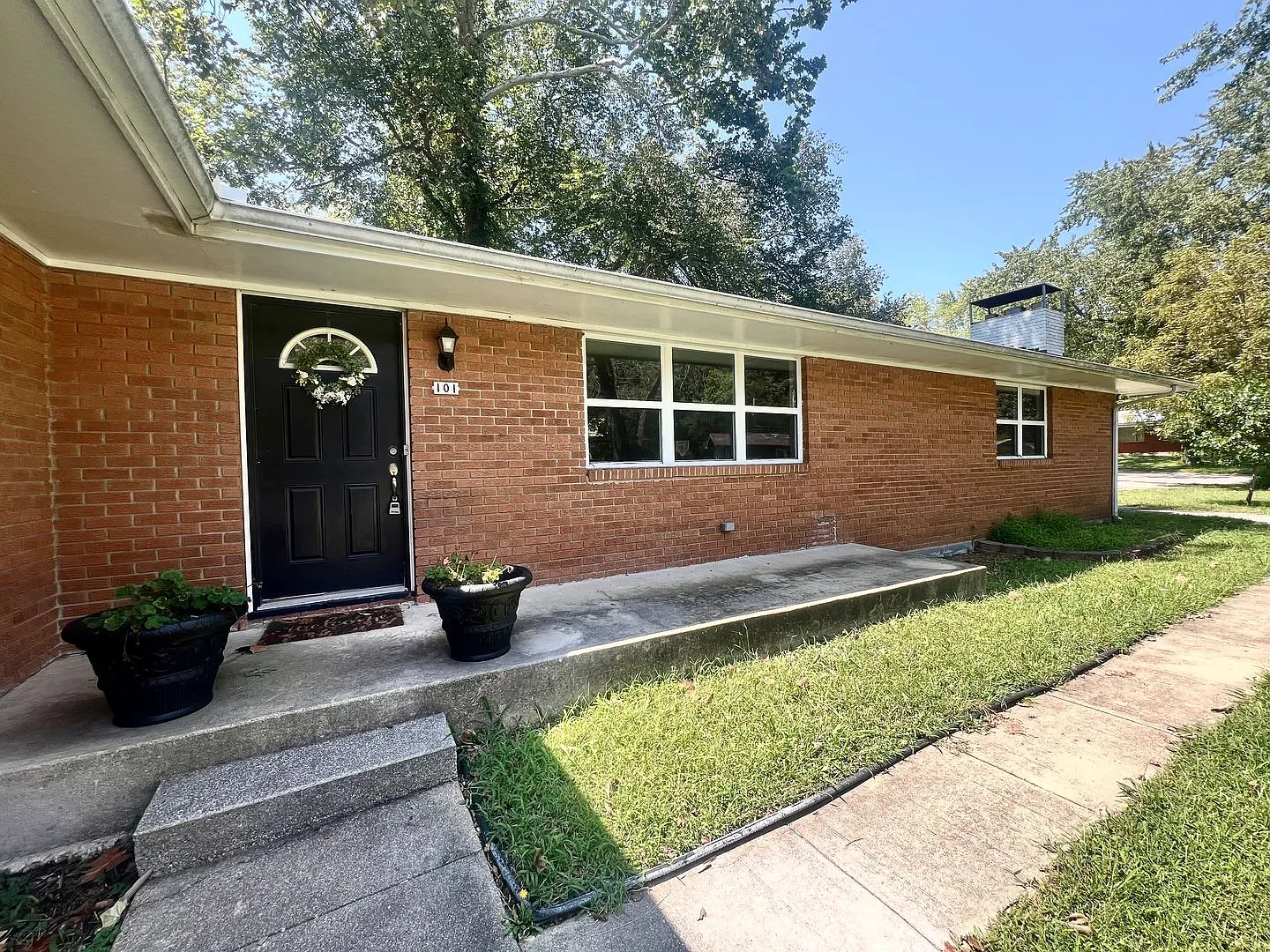 Beautiful Newly Remodeled Home in Waynesville! — Photo 3