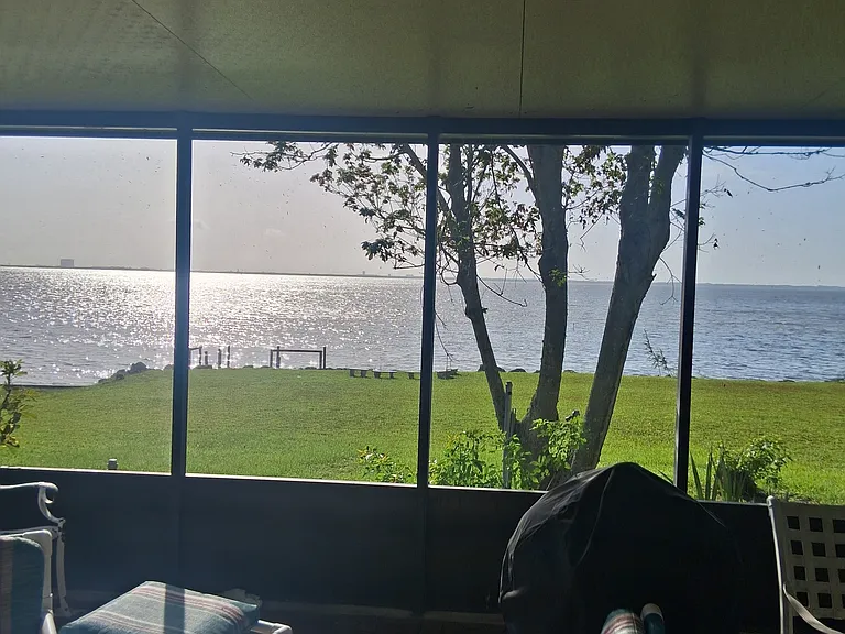 Riveredge Dr — Photo 14