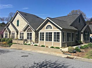 815 Wynnshire Dr, Hickory, NC 28601