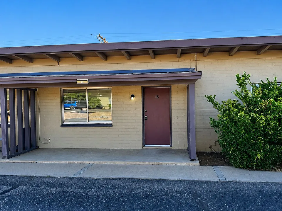 1800 E Fry Blvd #18