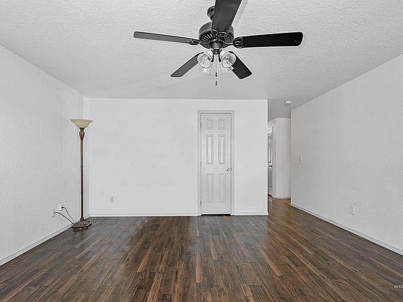 5th image of 409 Sunnyside Dr