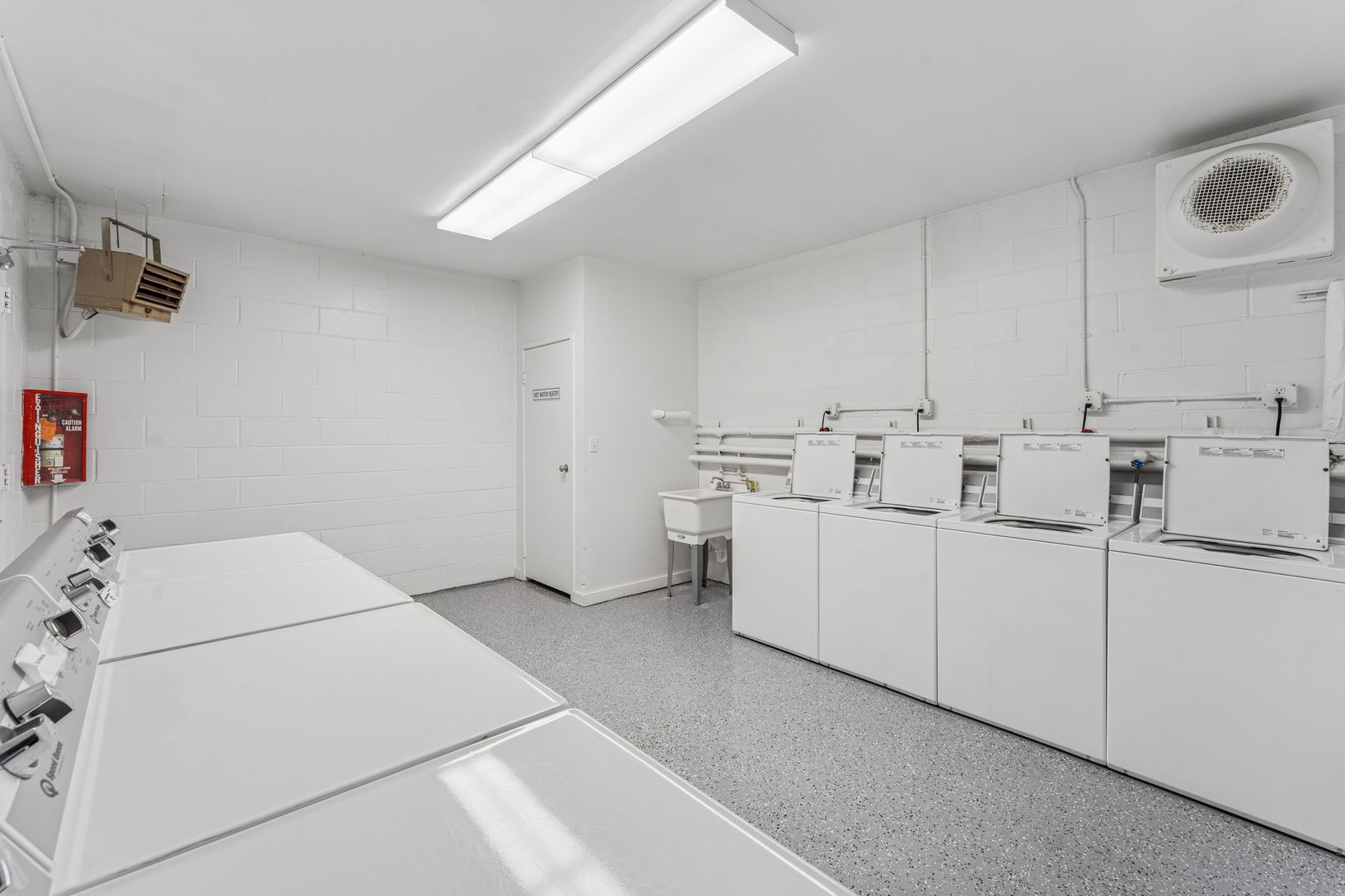  Shared Laundry Room