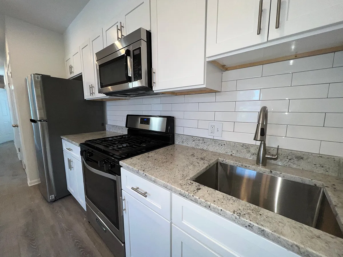 Building Photo - 1646 F St NE #2