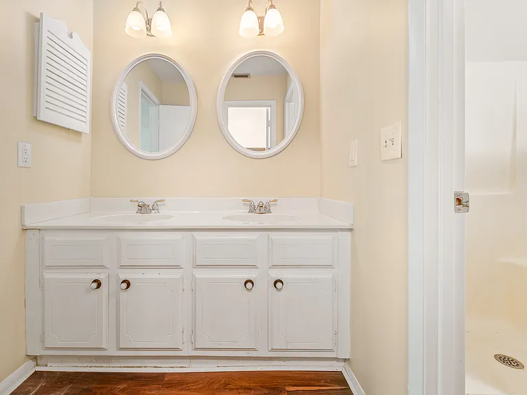 331 Greencastle Dr — Photo 23