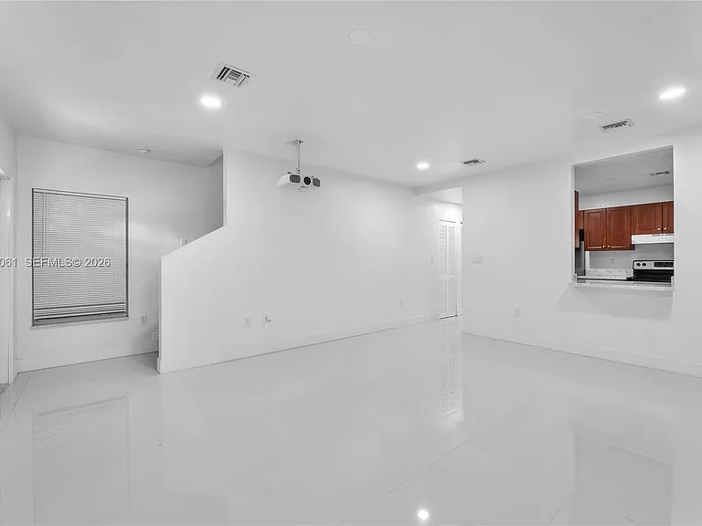 1541 NW 1st Ct — Photo 7