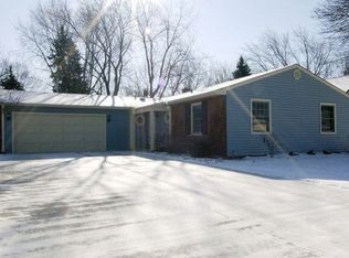 913 N Burning Bush Ln, Mount Prospect, IL
