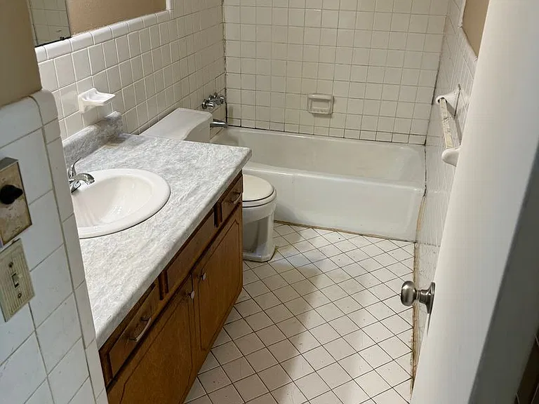816-818 Russell Cir — Photo 5
