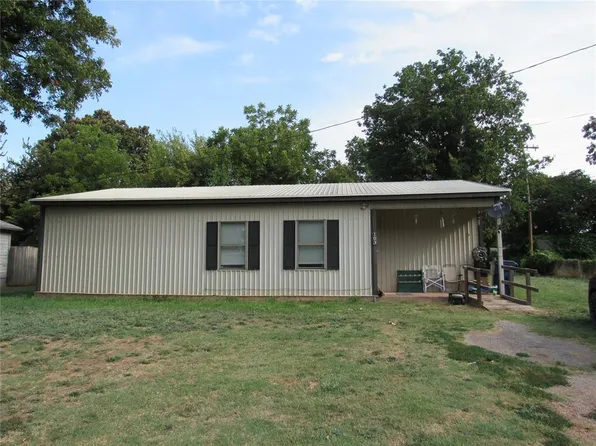 103 E Quapaw St, Lindsay, OK 73052