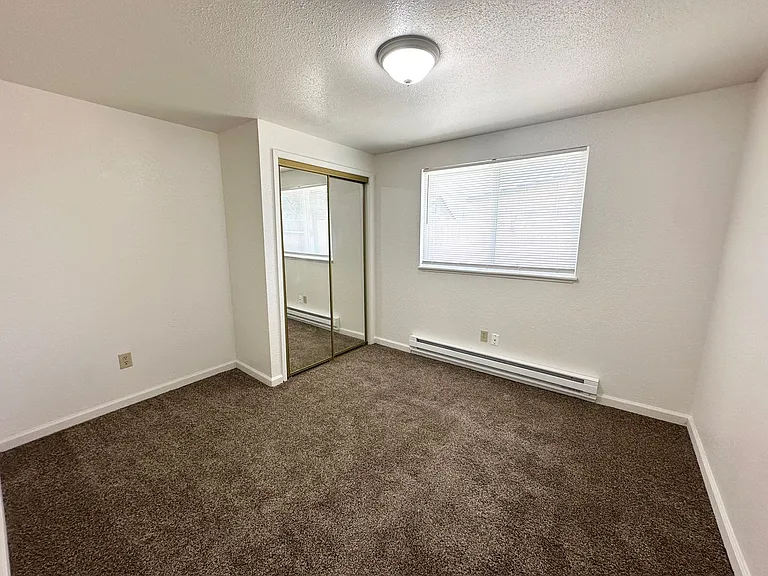 1057 Melrose — Photo 12