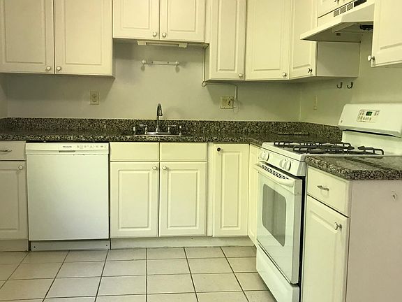 5th image of 888 Park Dr