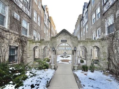 2327 W Farwell Ave APT 1S, Chicago, IL, 60645
