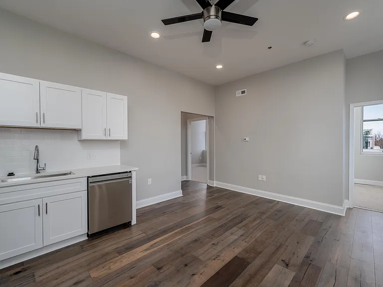 1301 Andre St #D — Photo 12