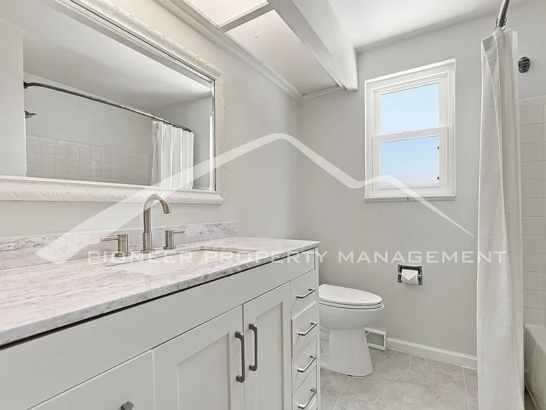 2896 S Paris St — Photo 24