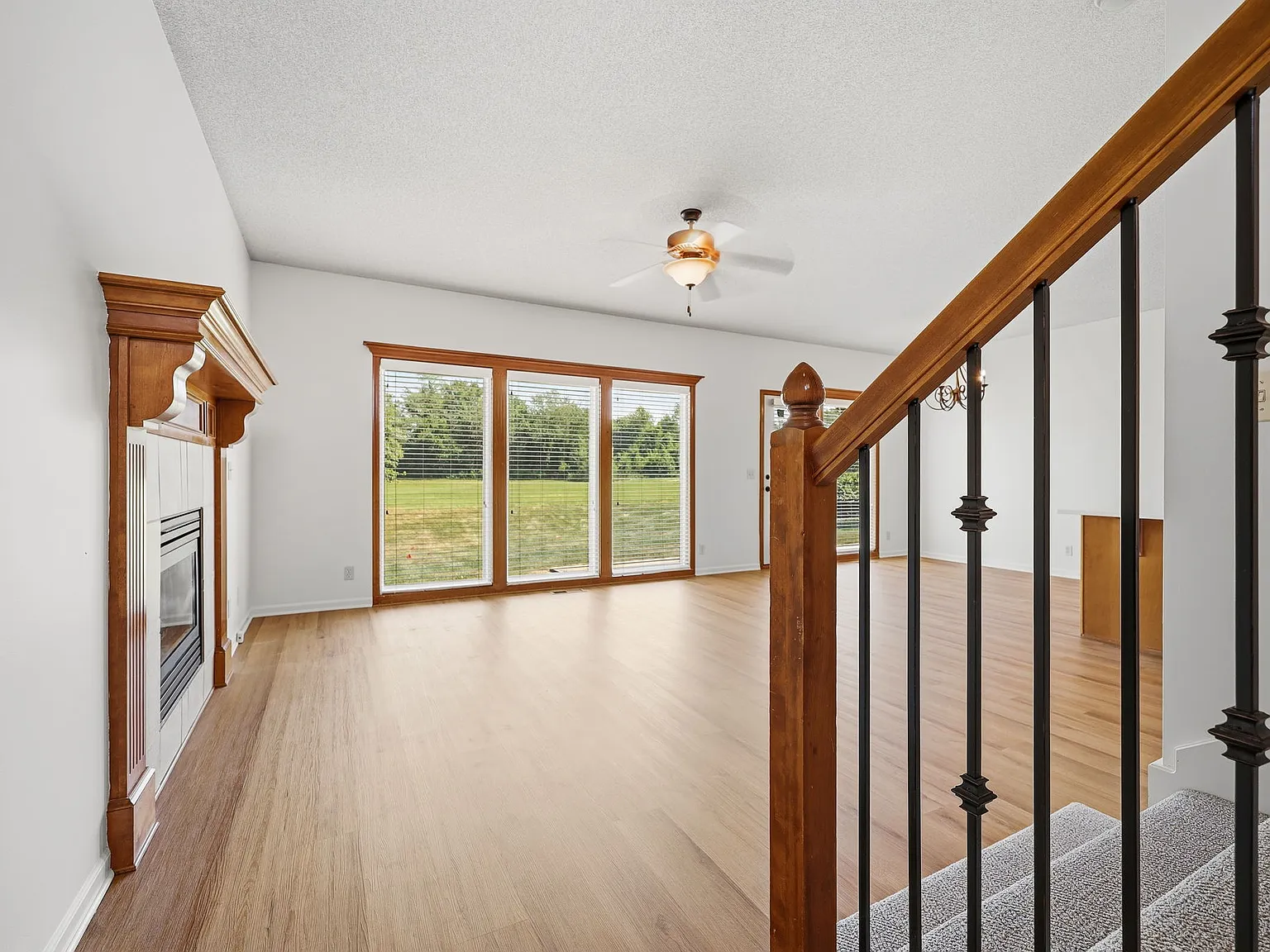 3 bed, 2.5 bath, 1664 sqft, $2,473 — Photo 2