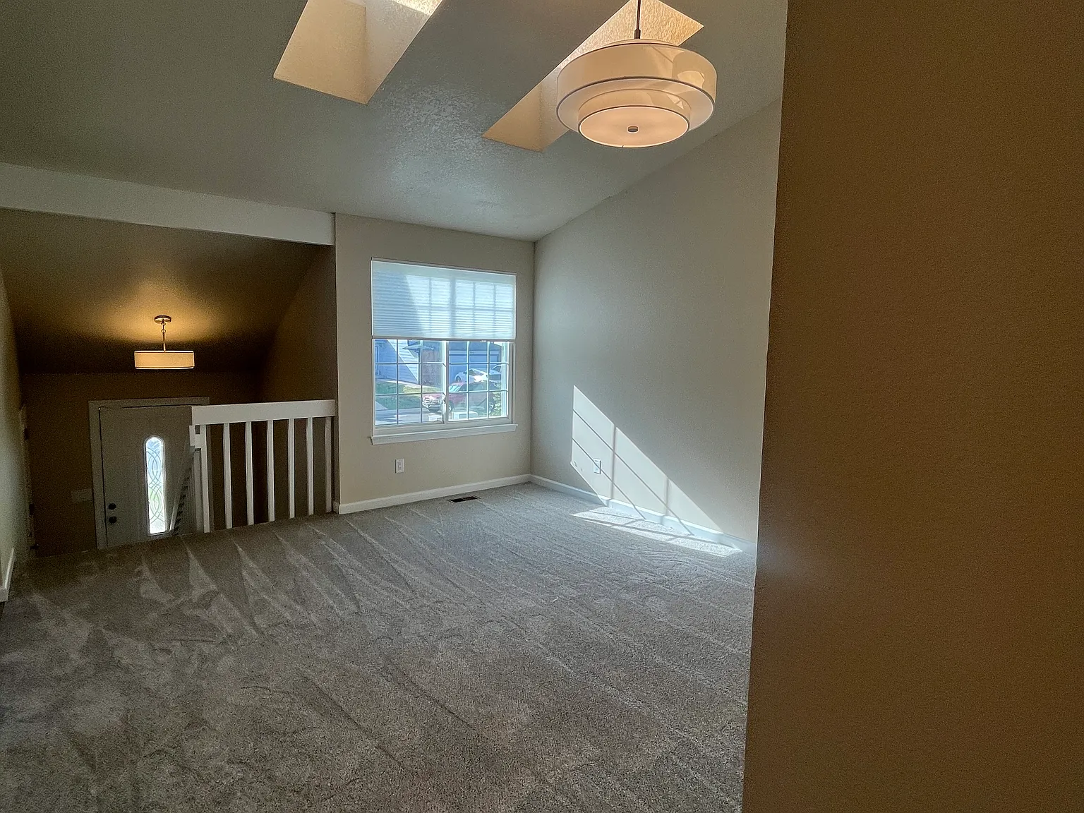 3 bed, 1691 sqft, $2,550 — Photo 4
