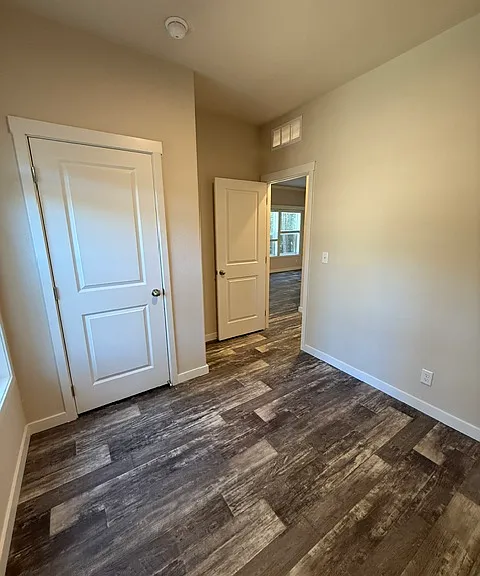 403 NW Commerce St — Photo 8