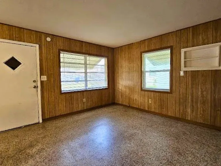 1216 E Myrtle St — Photo 11