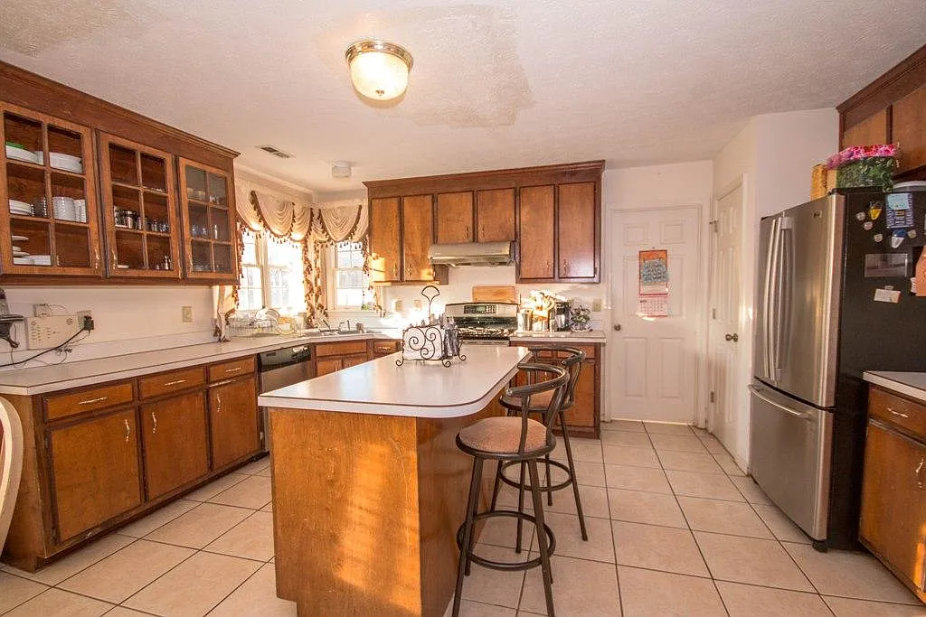 Kitchen - 22 Ridge Lake Dr