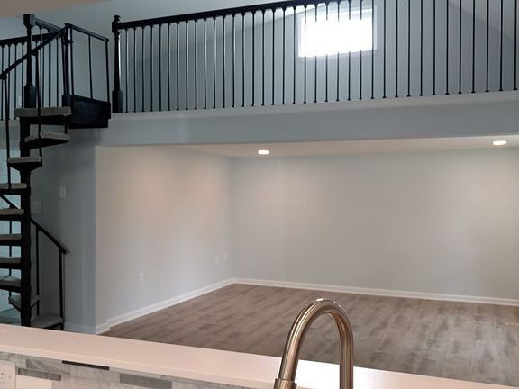 22 ft. loft w/spiral stair