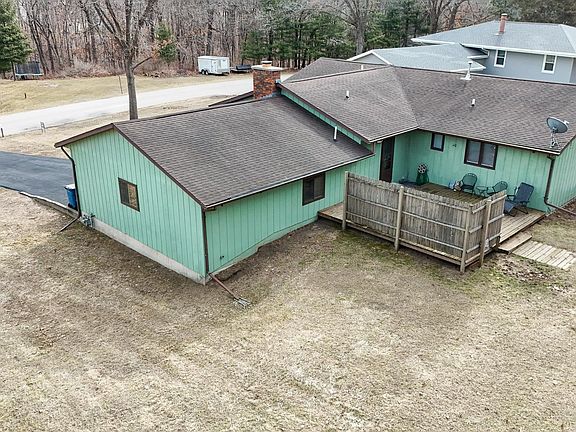 3rd image of 2235 Center Ln