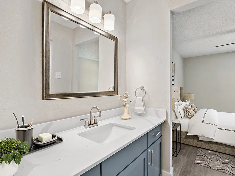 Eastbank Apartments — Photo 16