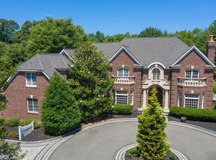 534 Long Beach Rd, Saint James, NY 11780