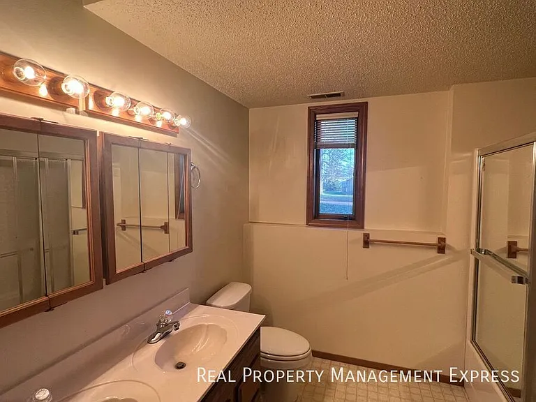 4409 E 20th St — Photo 20