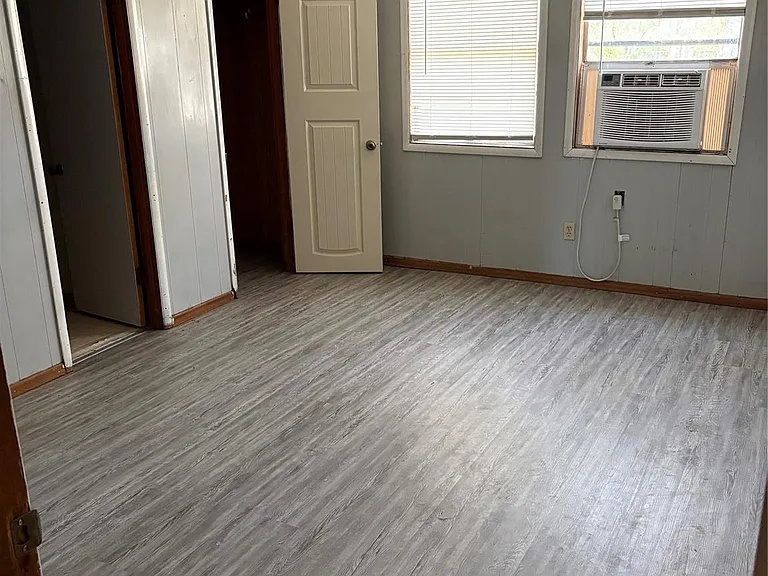 406 Omega St — Photo 13