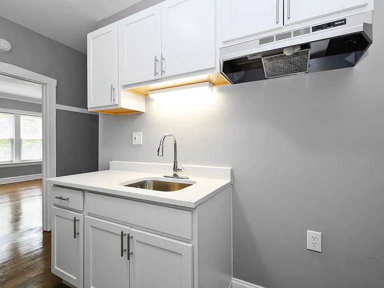 7557-59 S. Calumet Ave. / 348-58 E 76th St. — Photo 11