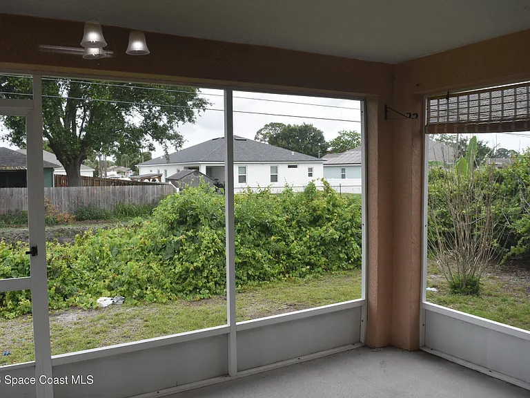 334 Bordeaux Ave NE — Photo 16