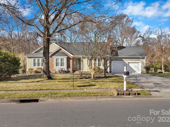 13015 Greycrest Dr, Charlotte, NC 28278
