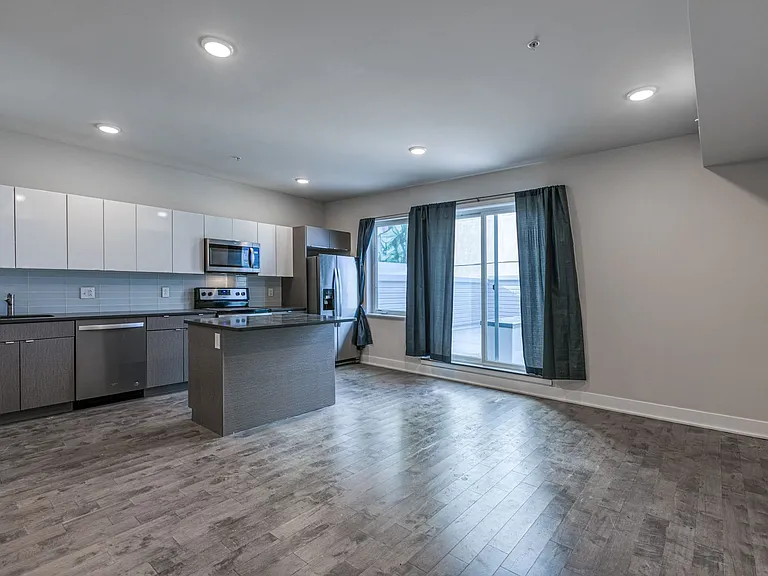 Brand New Luxury Apartments — Photo 30