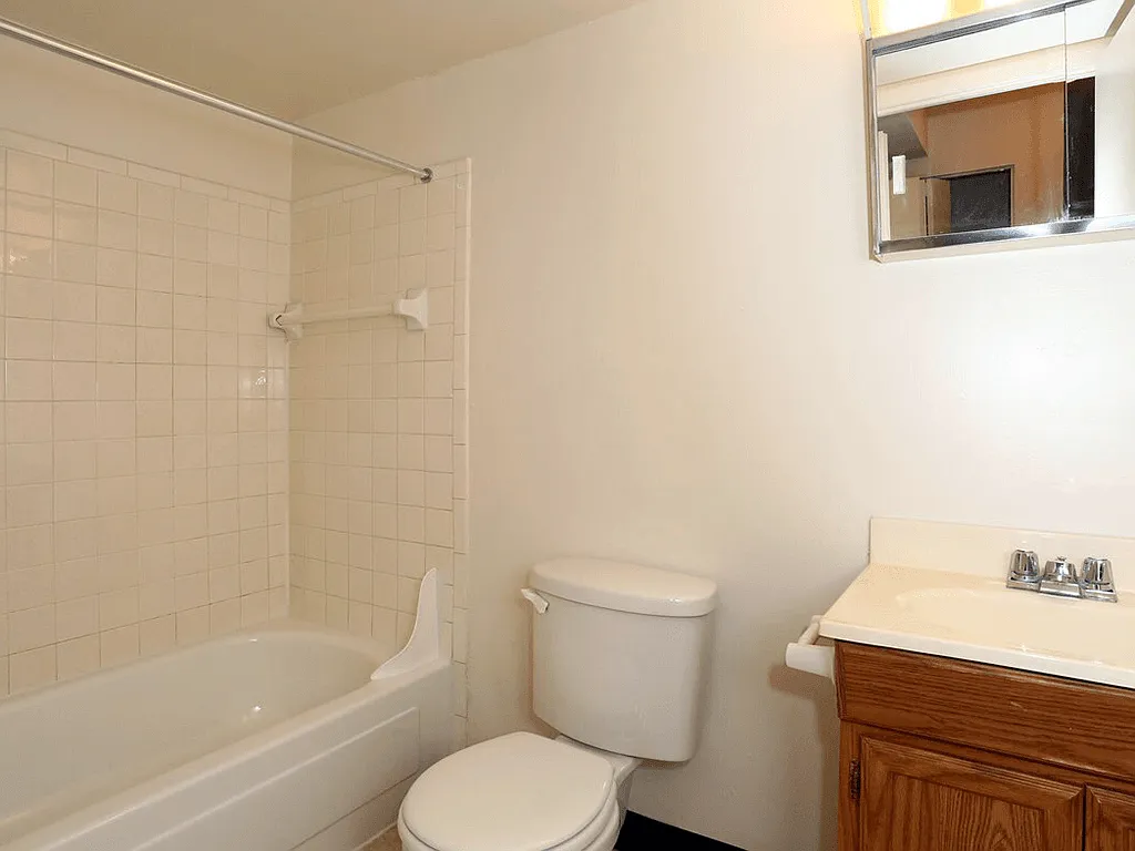 Park Avenue West Apartments and Townhomes — Photo 3