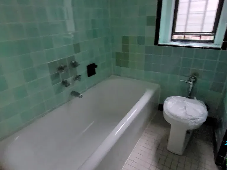 3175 Grand Concourse #J2 — Photo 16